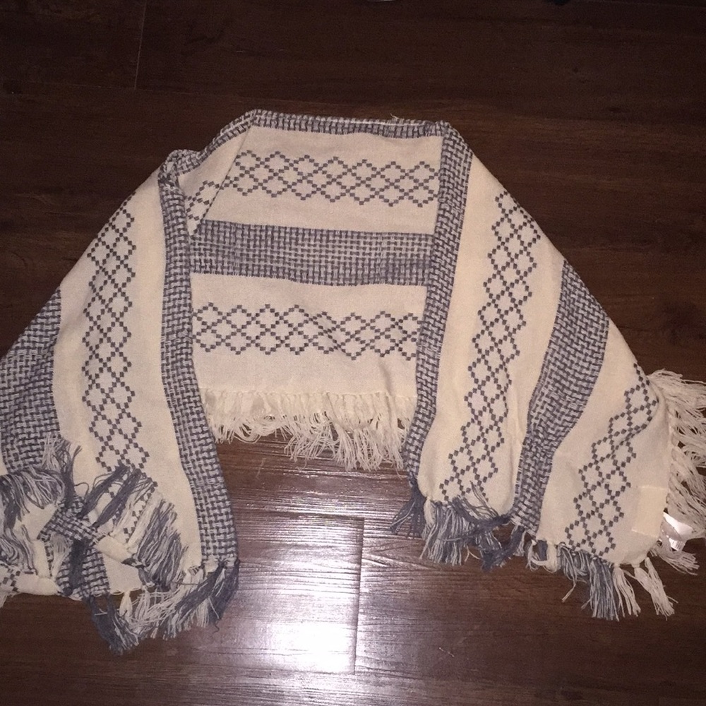 Free people EUC gray and cream poncho